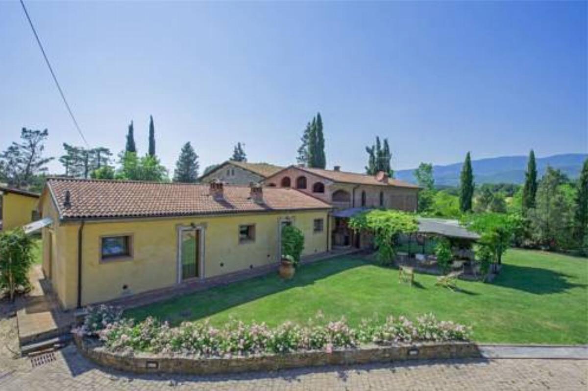 Three-Bedroom Holiday home in Terr Bracciolini
