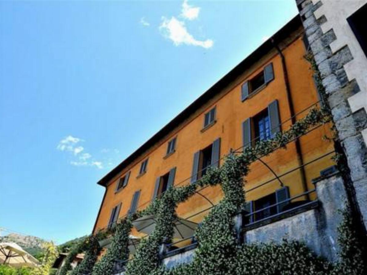 Brentano Apartments
