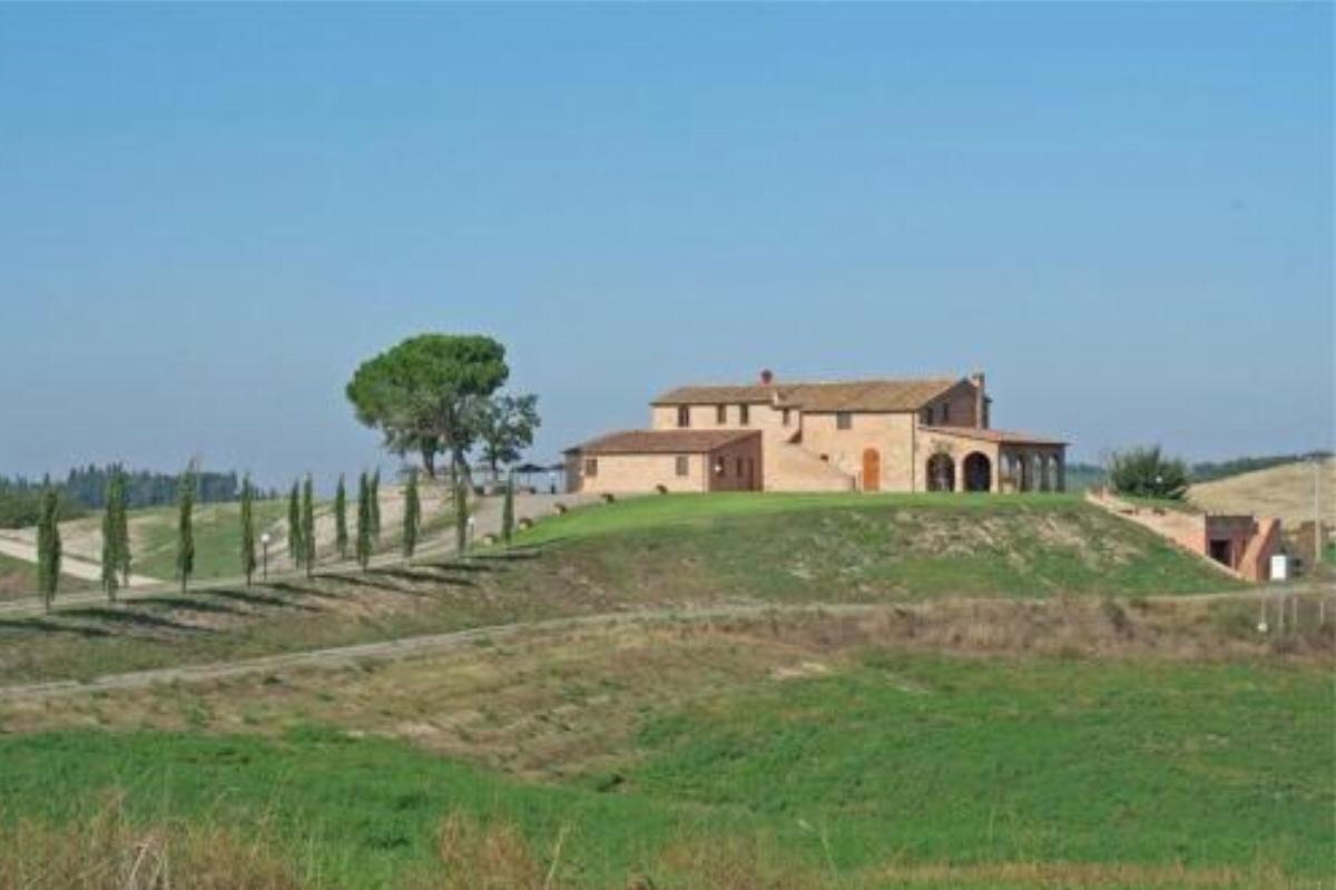 Six Bedroom Holiday home in Buonconvento
