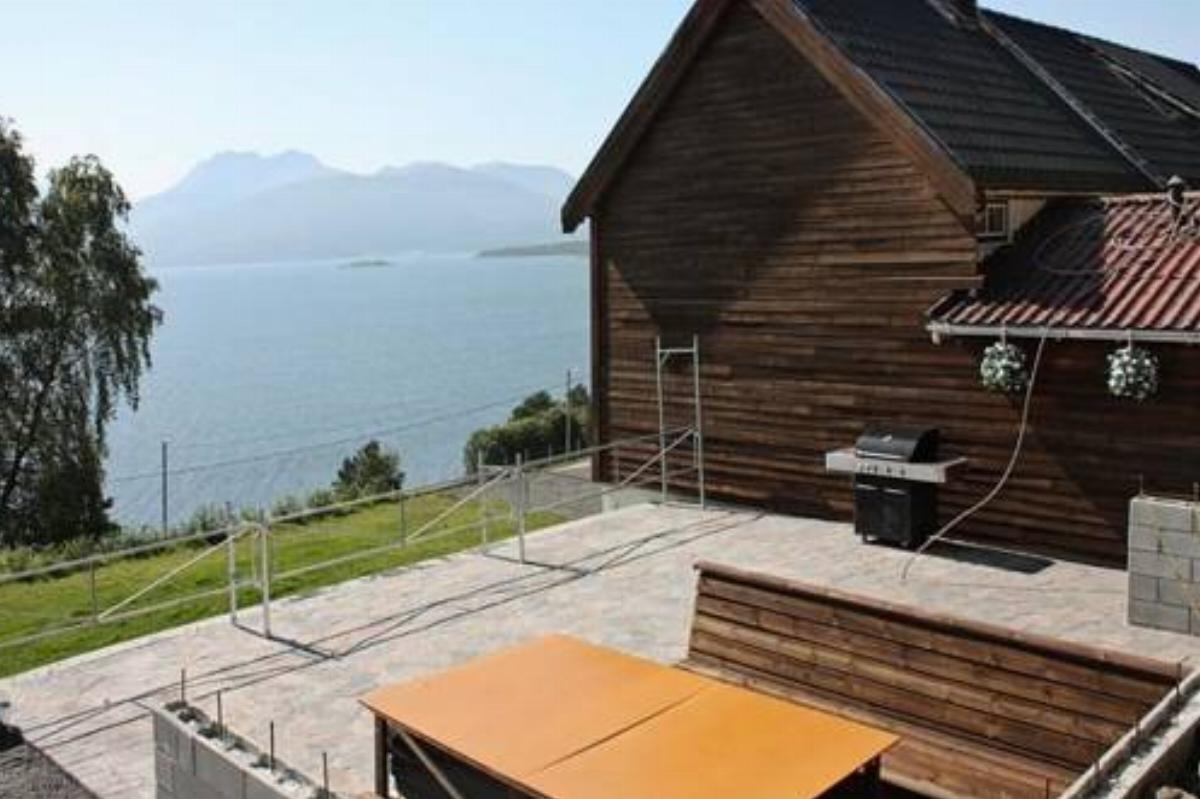 Five-Bedroom Holiday home in Averøy