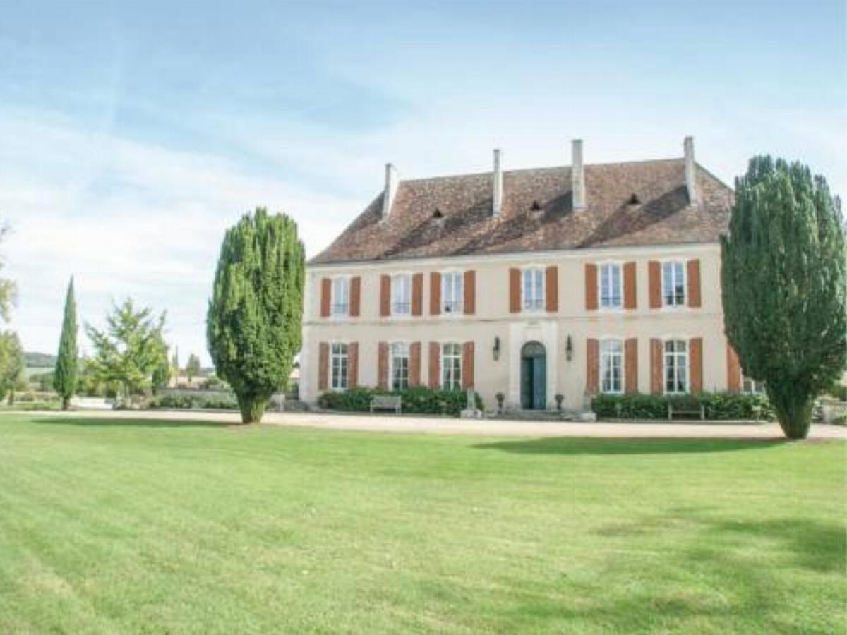 Six-Bedroom Holiday Home in Cherval