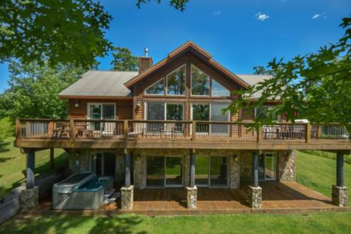 Glass Mountain Lodge Five-Bedroom Holiday Home