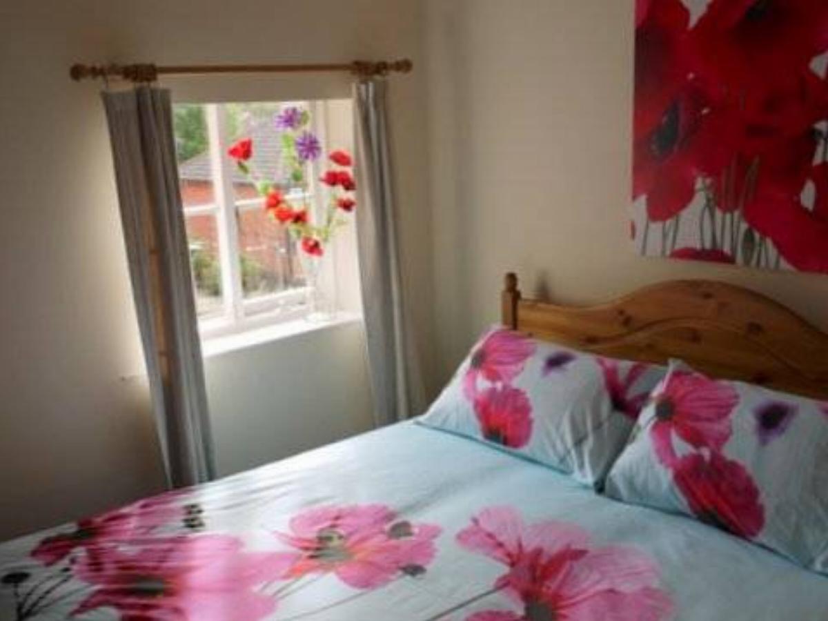 Poppies Guest House/B&B