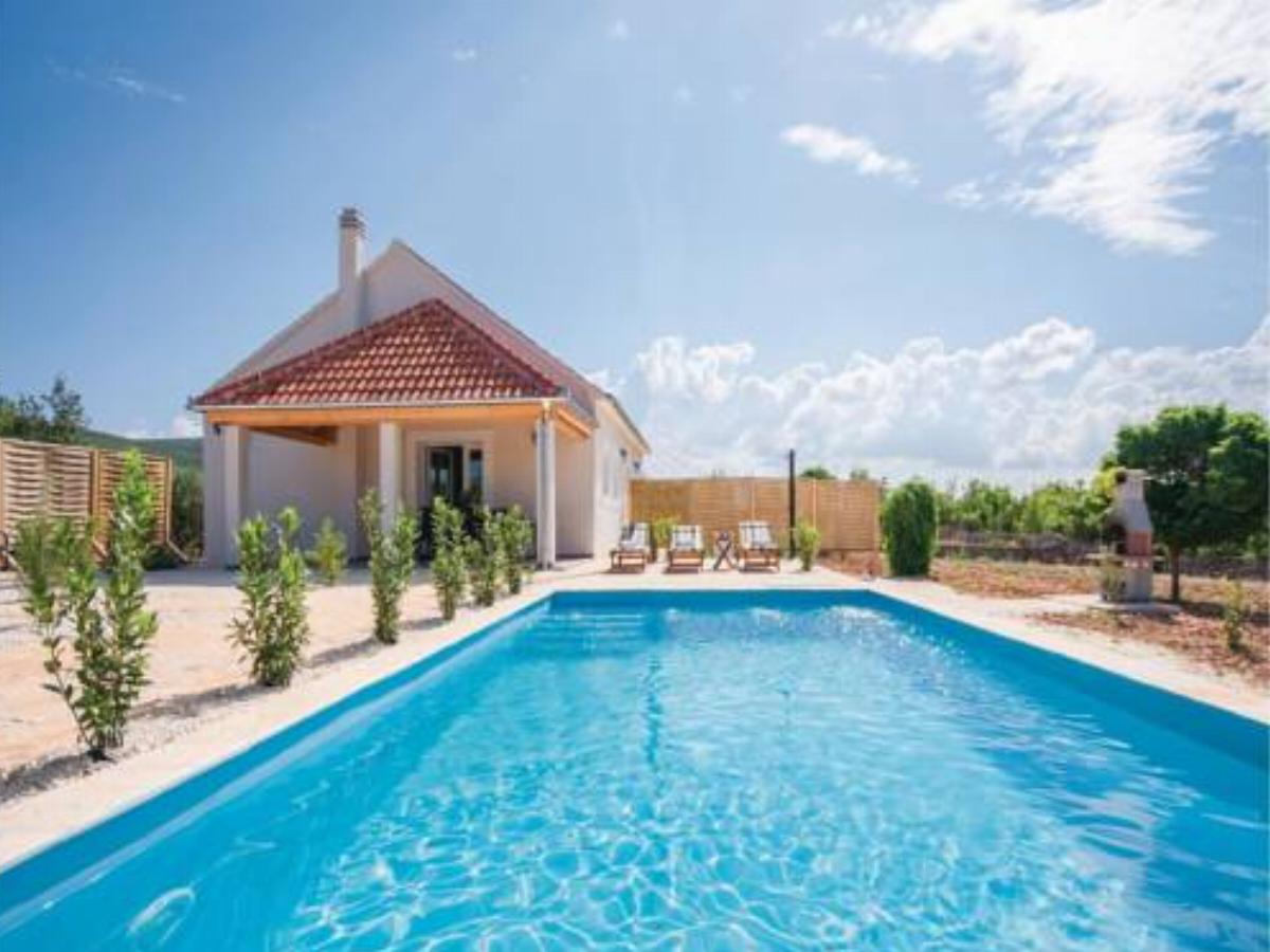 Two-Bedroom Holiday Home in Radonic