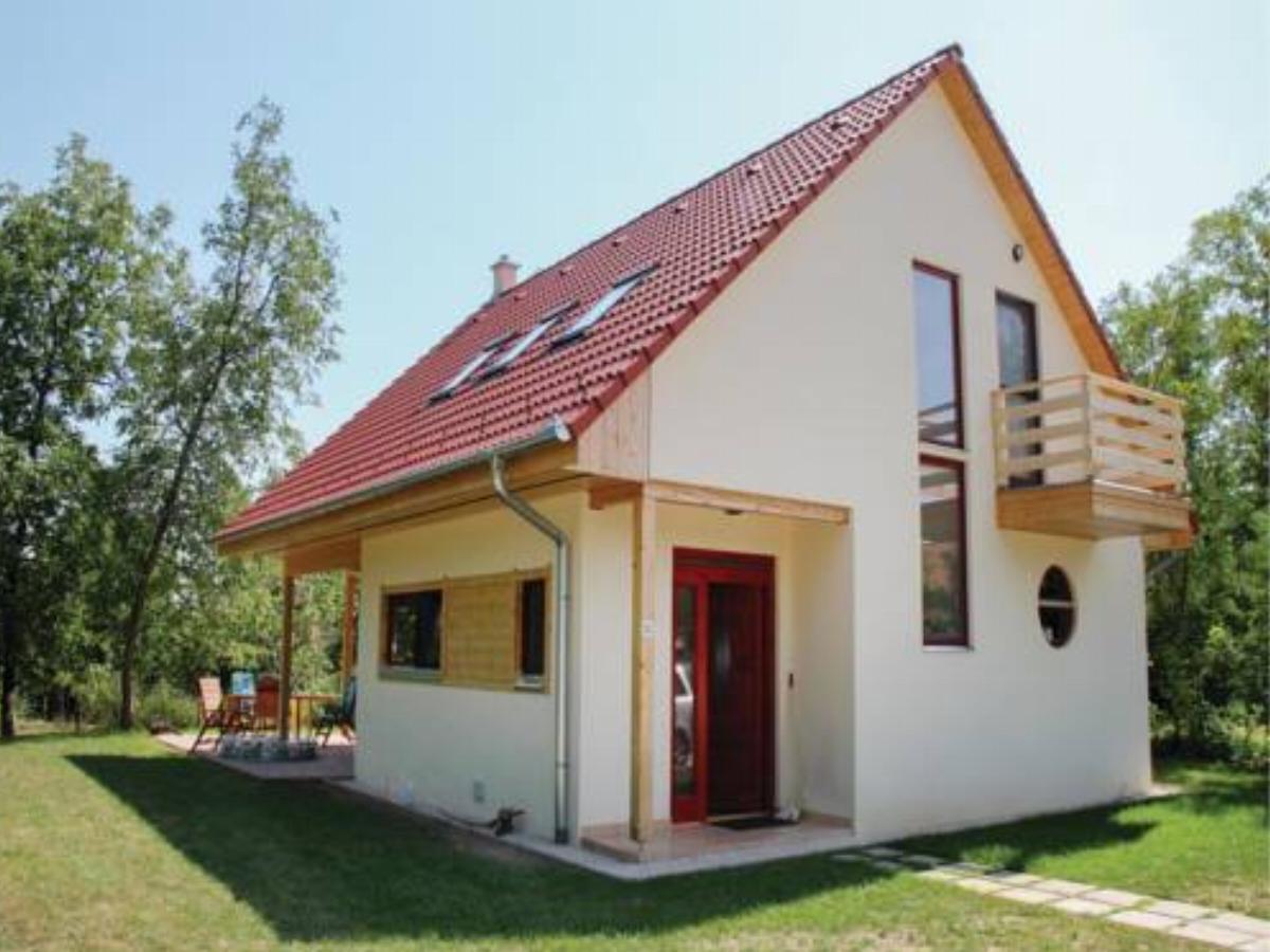Five-Bedroom Holiday Home in Szolad