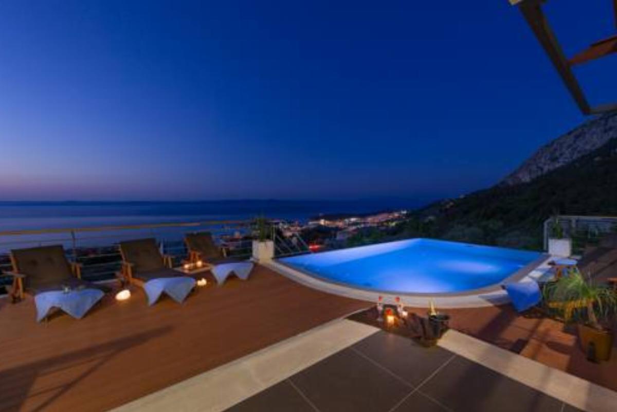 NEW Luxury Villa View,heated infinitiy pool, sea and mountain view,BBQ...