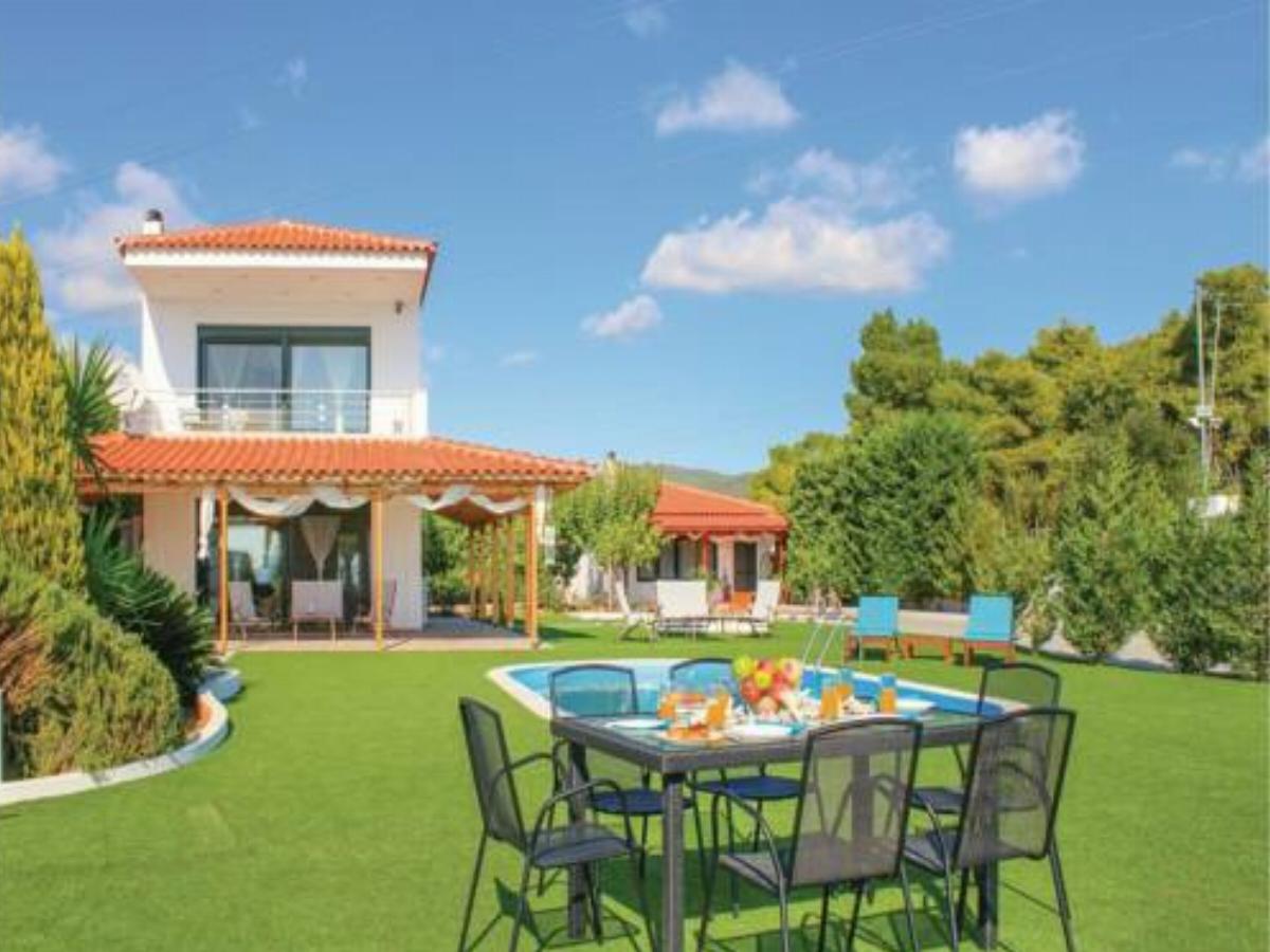 Four-Bedroom Holiday Home in Agioi Theodoroi