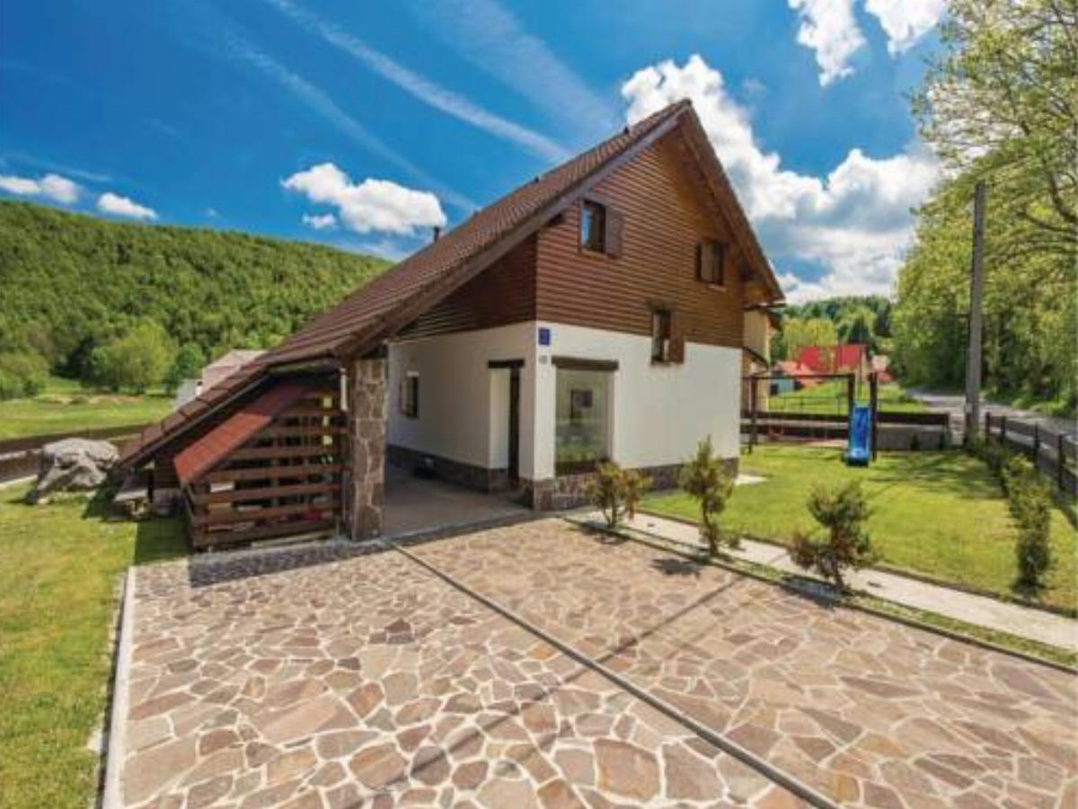 Three-Bedroom Holiday Home in Begovo Razdolje