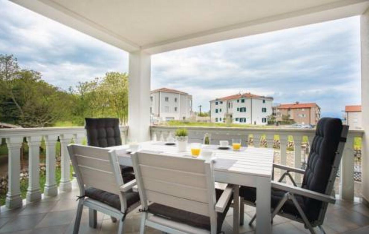 Two-Bedroom Apartment with Sea View in Vantacici