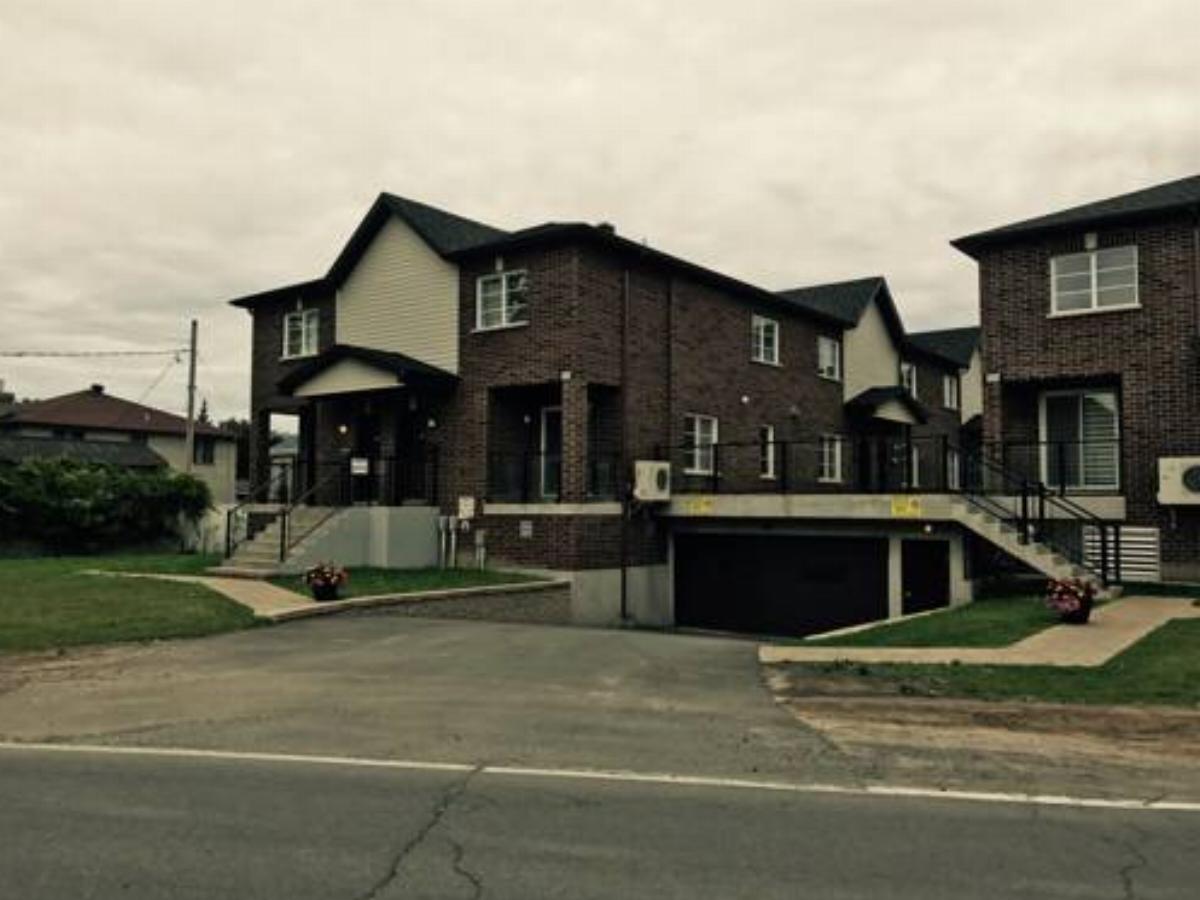 2-bedroom Townhome Saint-Martin West Laval Apt D Hotel Laval Canada