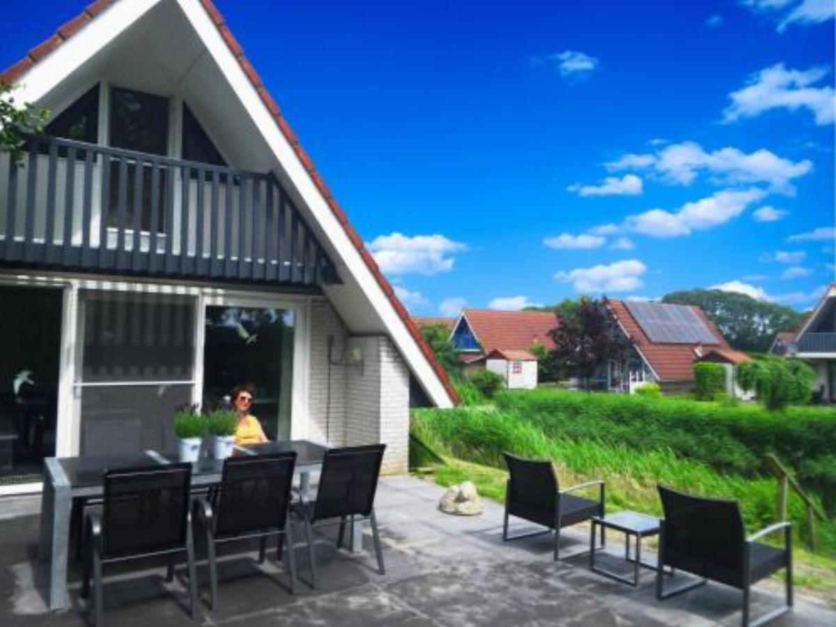 6 pers. house on a typical dutch gracht Close to the national park Lauwersmeer Hotel Anjum Netherlands
