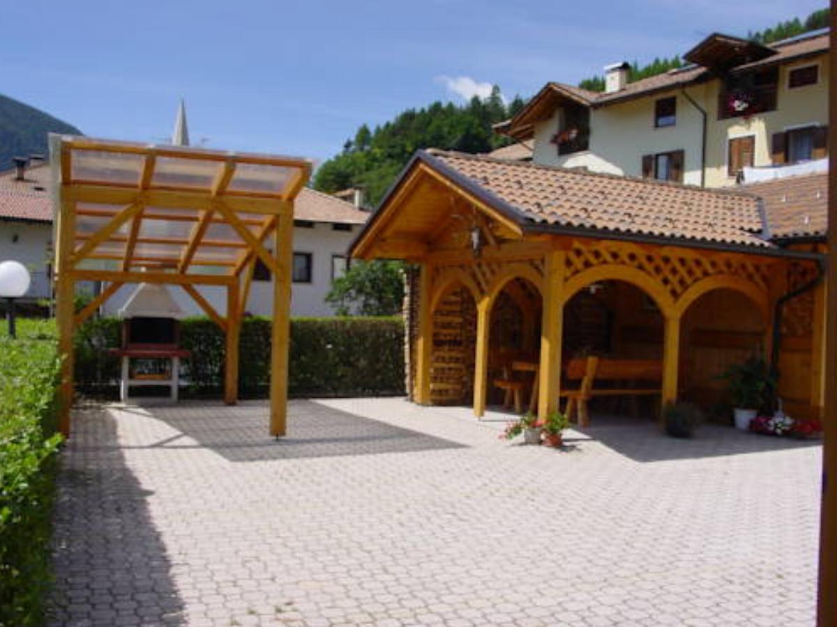 Agritur Monte Pin Hotel Livo Italy