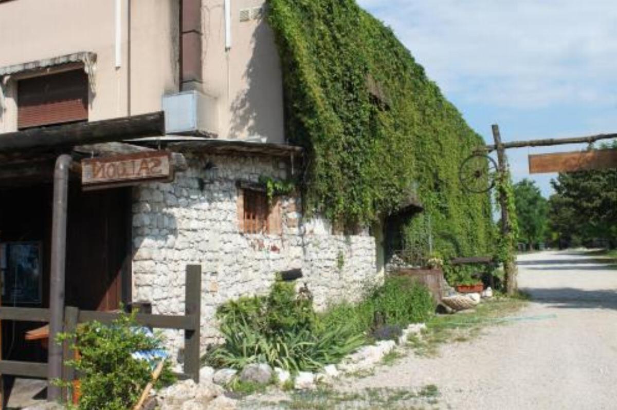 Agriturismo al Ranch Hotel Castello dʼAviano Italy