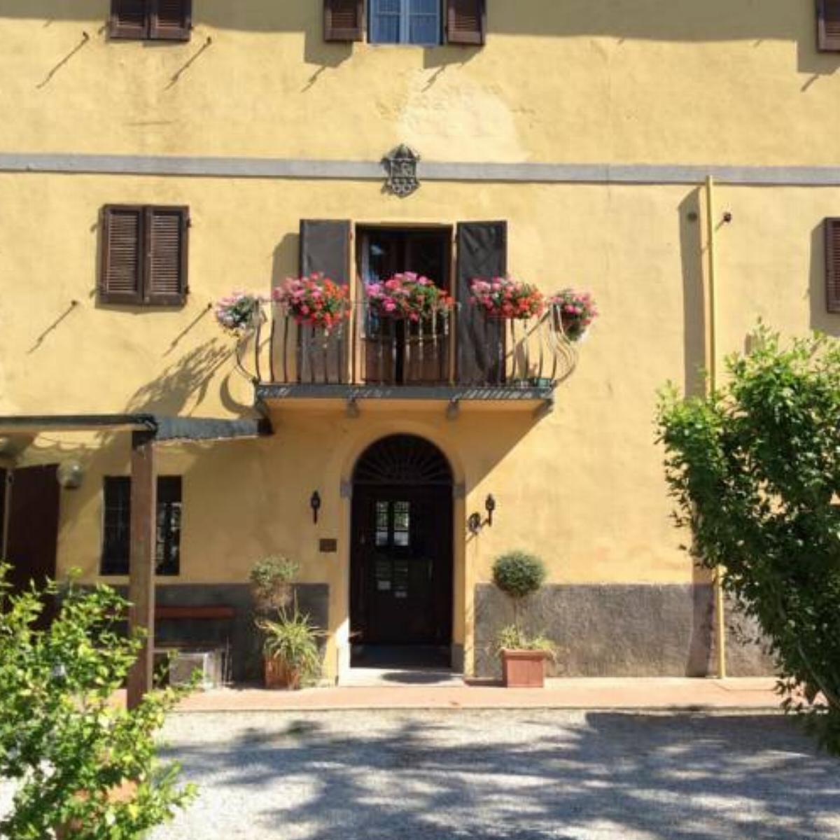 Agriturismo Fattoria di Fiocina Hotel Madonna dellʼAcqua Italy
