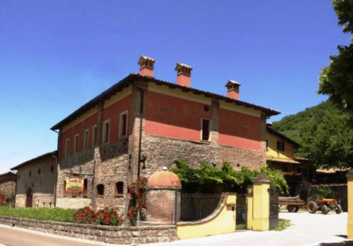 Agriturismo La Tintoria Hotel Castello di Serravalle Italy