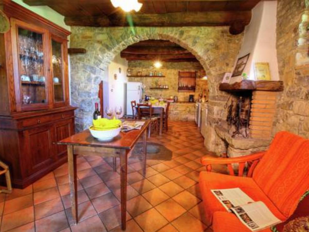 Apartment Agriturismo Nonno Raoul 1 Hotel Castel Focognano Italy