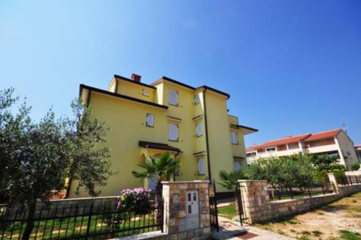 Apartment Ana M 2 Dole Hotel Novigrad Istria Croatia