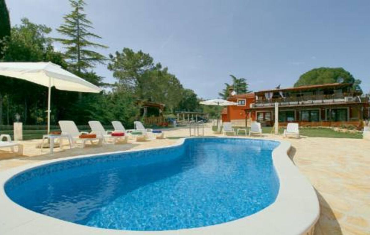 Apartment Brutija 17 with Outdoor Swimmingpool Hotel Mazurija Croatia