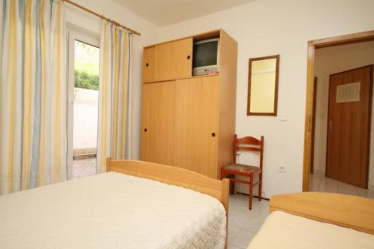 Apartment Duce 5275b Hotel Dugi Rat Croatia