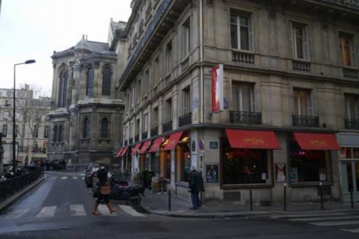 Apartment for 4 Saint-Lazare-Madeleine-Opera Area Hotel Paris France