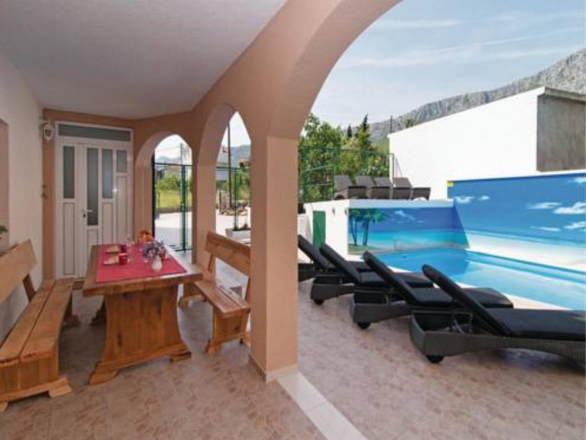 Apartment Kastel Gomilica 75 with Outdoor Swimmingpool Hotel Kaštela Croatia