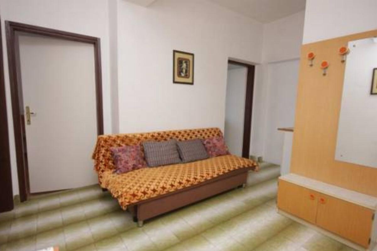 Apartment Savar 8079a Hotel Brbinj Croatia
