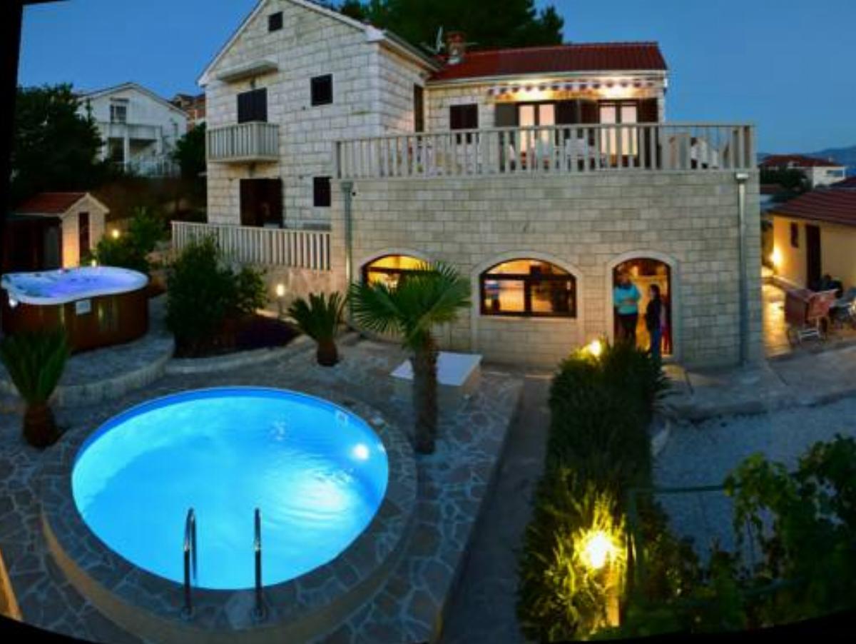 Apartments Villa Beau Rivage Hotel Splitska Croatia