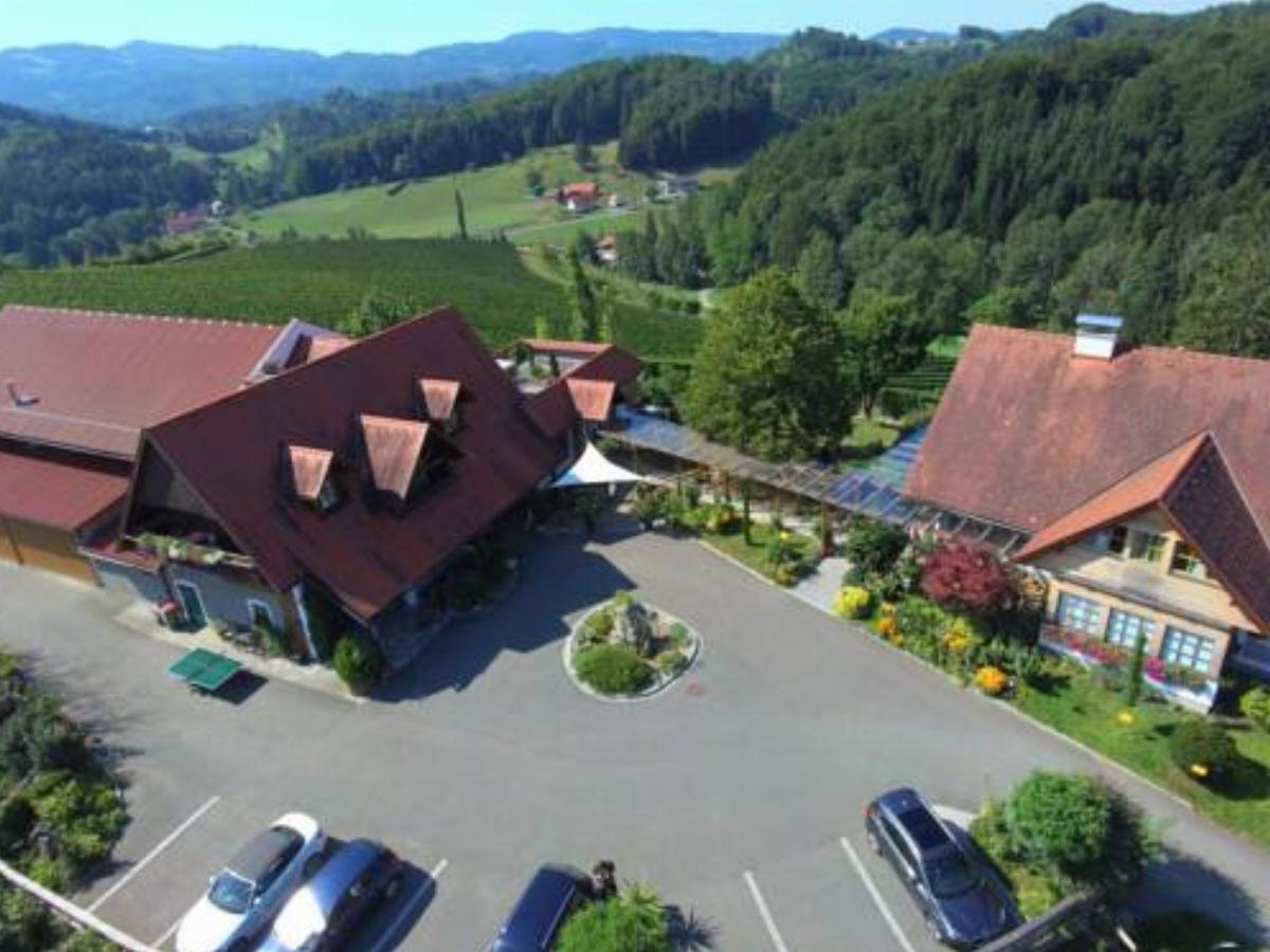 Apfel - Wein - Ferienhof Winzerzimmer Familie Helmut Pronegg Hotel Leutschach Austria