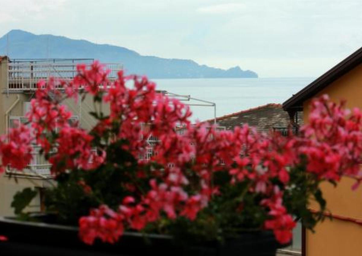 B&B A 2 Passi dal Mar Hotel Cavi di Lavagna Italy
