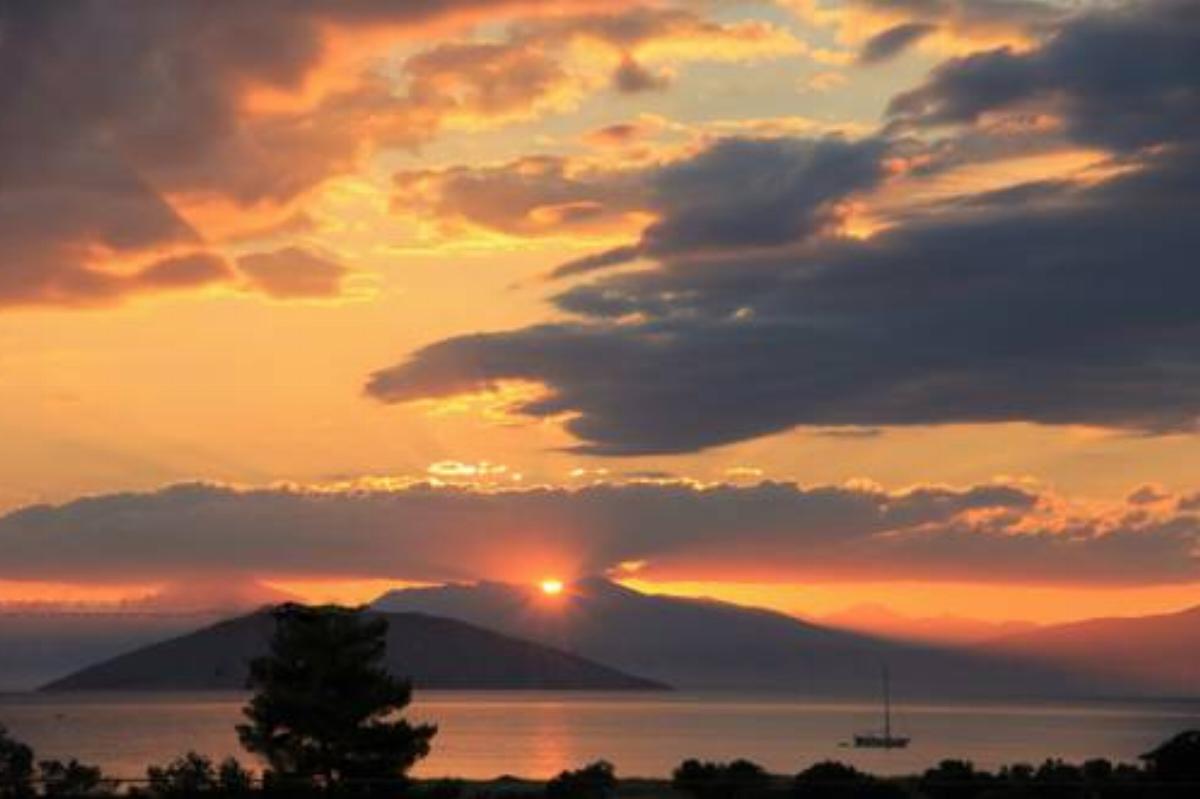 Beautiful home near the sea with great sunset view Hotel Kranidi Greece