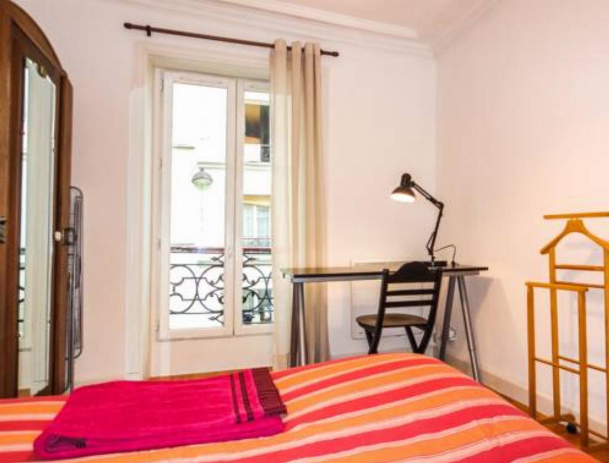 Belleville comfortable 1 bedroom Hotel Paris France