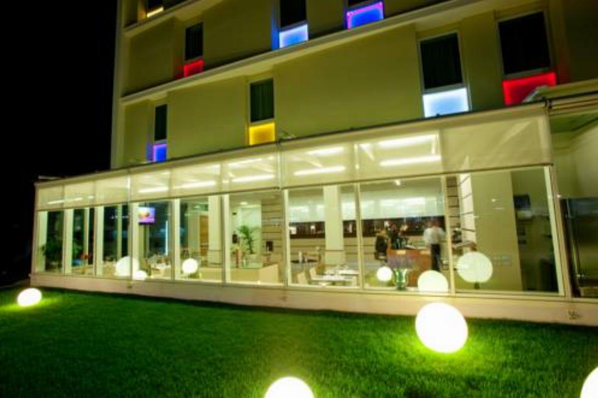 Breaking Business Hotel Hotel Mosciano SantʼAngelo Italy