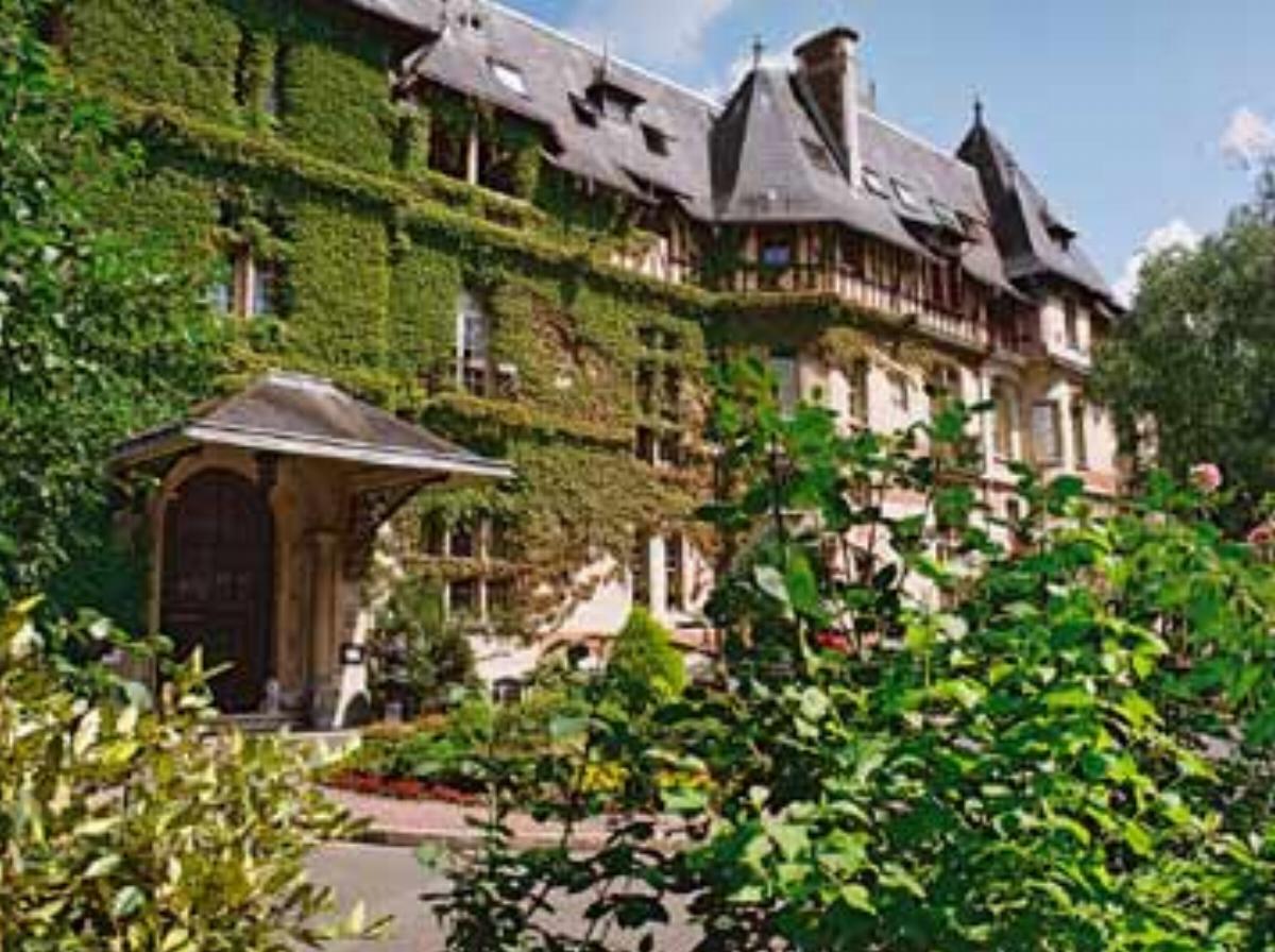 Chateau De Montvillargenne Hotel Chantilly France