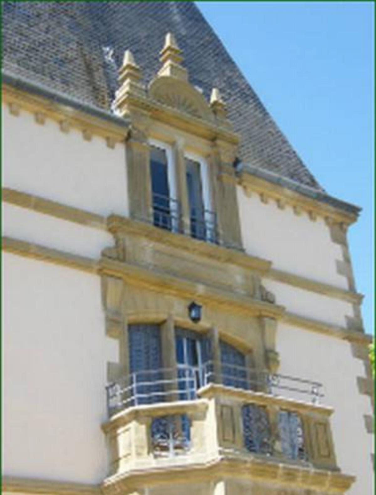 Château du Tout y Fault Hotel Loriges France