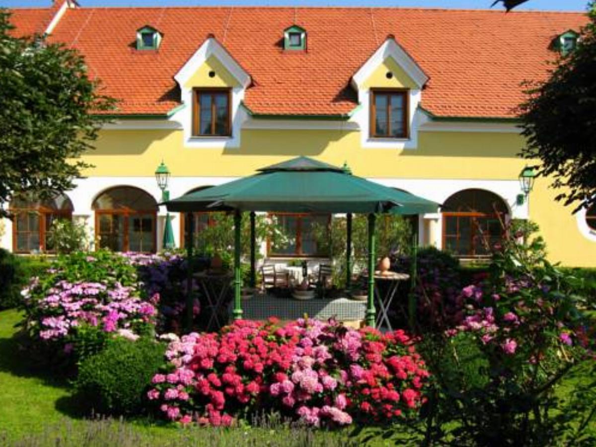Das Römerstein - die WohlFühlOase Hotel Loipersdorf bei Fürstenfeld Austria