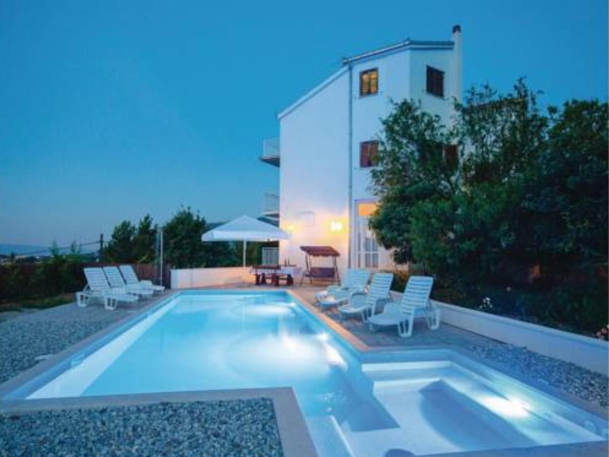 Four-Bedroom Apartment Klis with Sea view 07 Hotel Klis Croatia