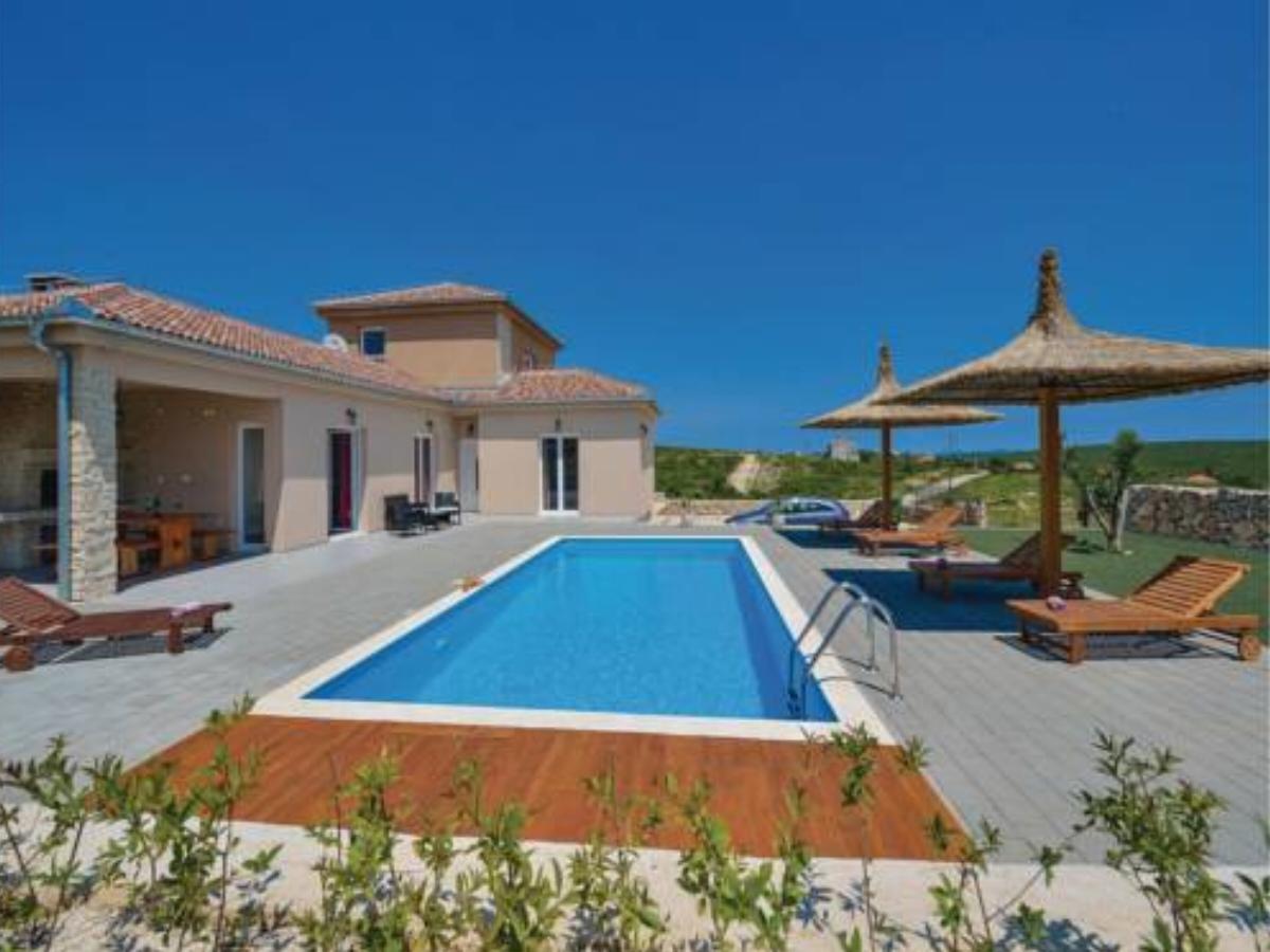 Four-Bedroom Holiday home Debeljak with an Outdoor Swimming Pool 08 Hotel Debeljak Croatia