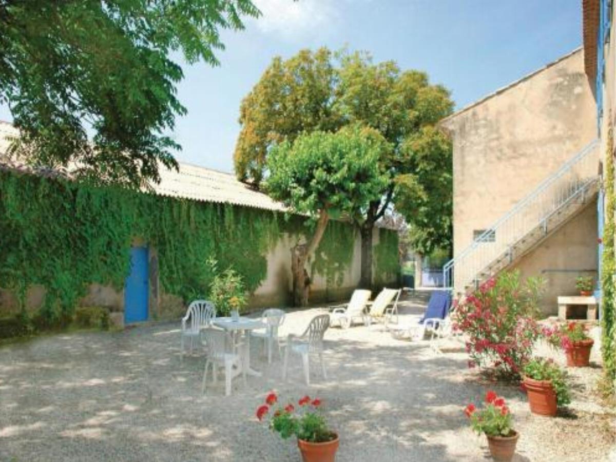 Four-Bedroom Holiday Home in Ste Cecile les Vignes Hotel Cairanne France