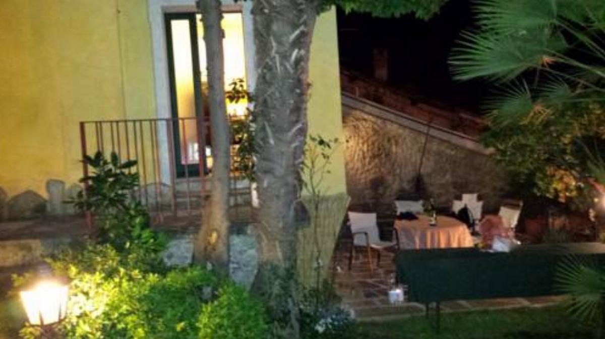 Garden Apartment Hotel Lesa Italy