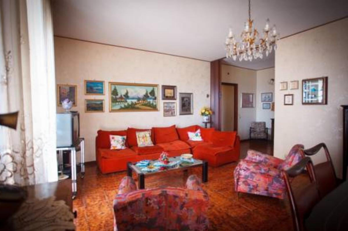 Grande Appartamento in Stile Classico Hotel Roma Italy