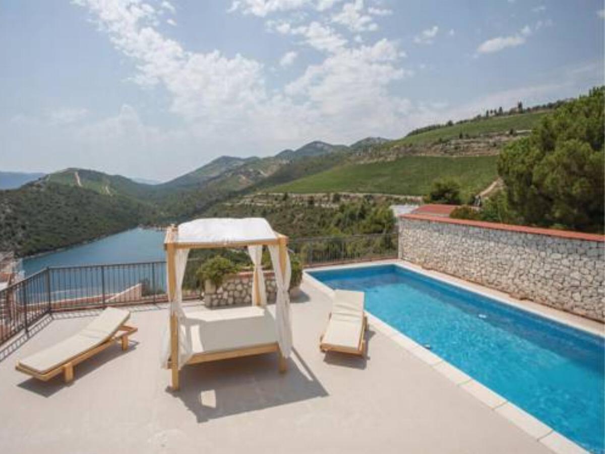 Holiday home Kremena 72 with Outdoor Swimmingpool Hotel Kremena Croatia