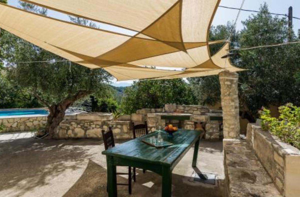 Ideal for 2 families, small village close to beaches Hotel Douliana Greece