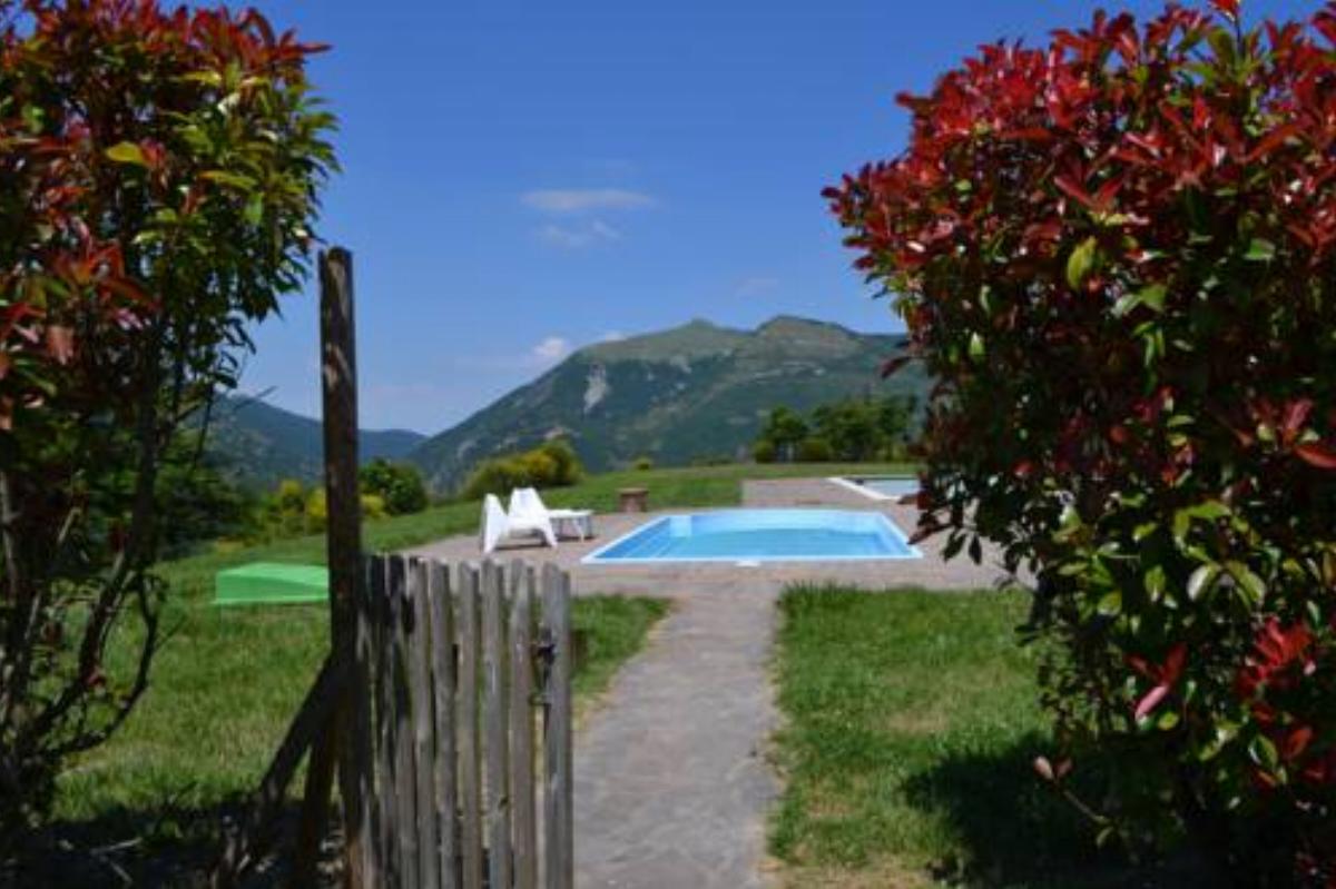 Il Fico Apartment with Swimming Pool Hotel Cantiano Italy