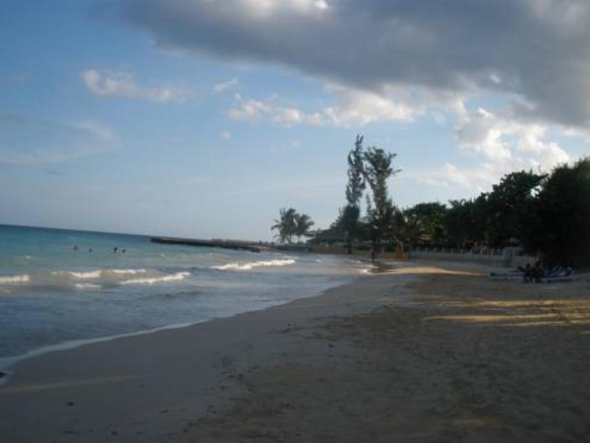Island Breeze at Condo Rios Hotel Mammee Bay Jamaica