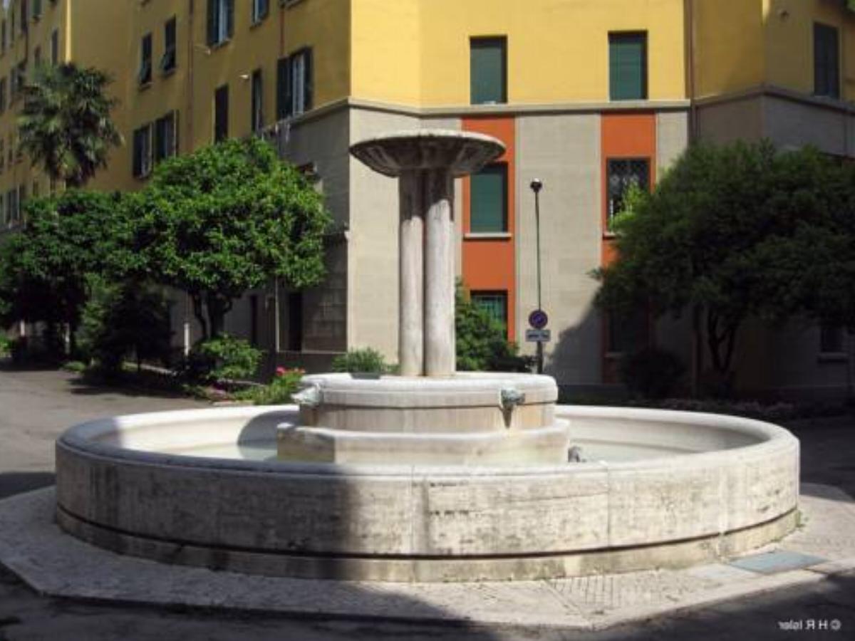 La Fontana nel Cortile Hotel Roma Italy