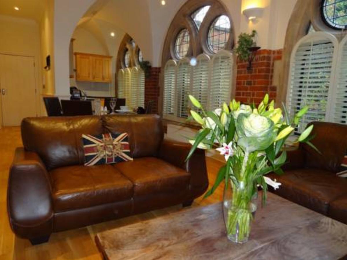 Lay Your Hat Serviced Apartments - Convent Court Hotel Windsor United Kingdom
