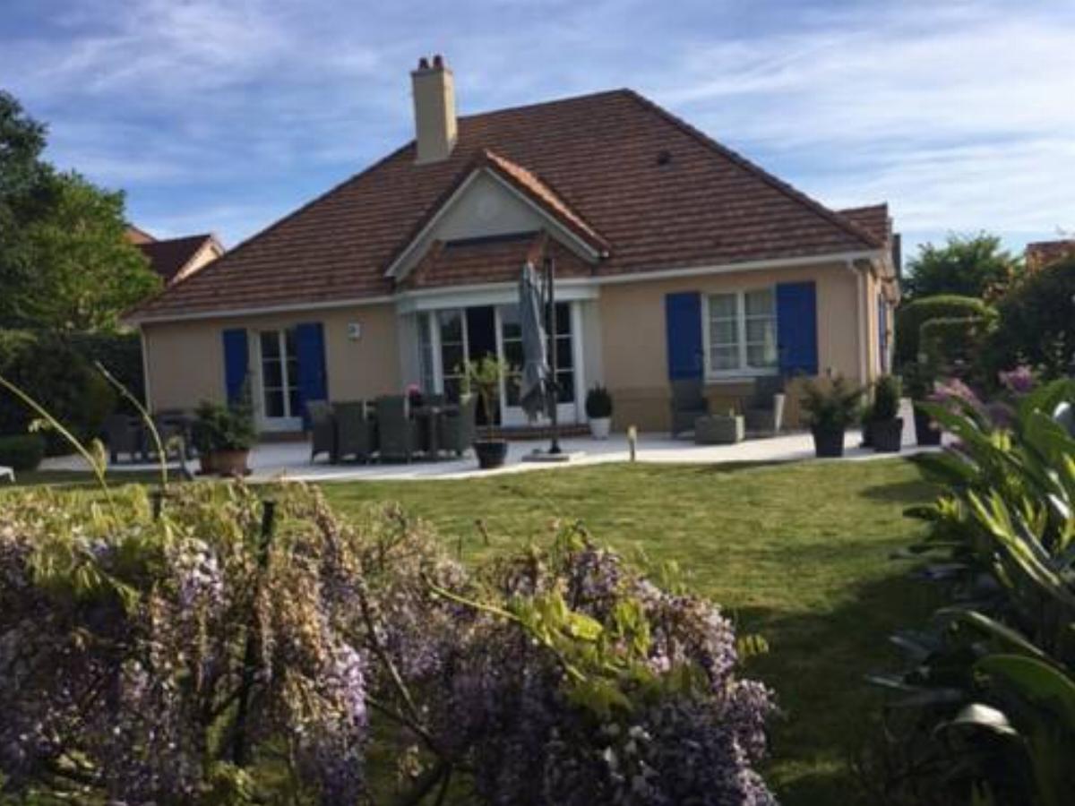 Luxury Villa on Disneyland Golf Course Hotel Magny-le-Hongre France