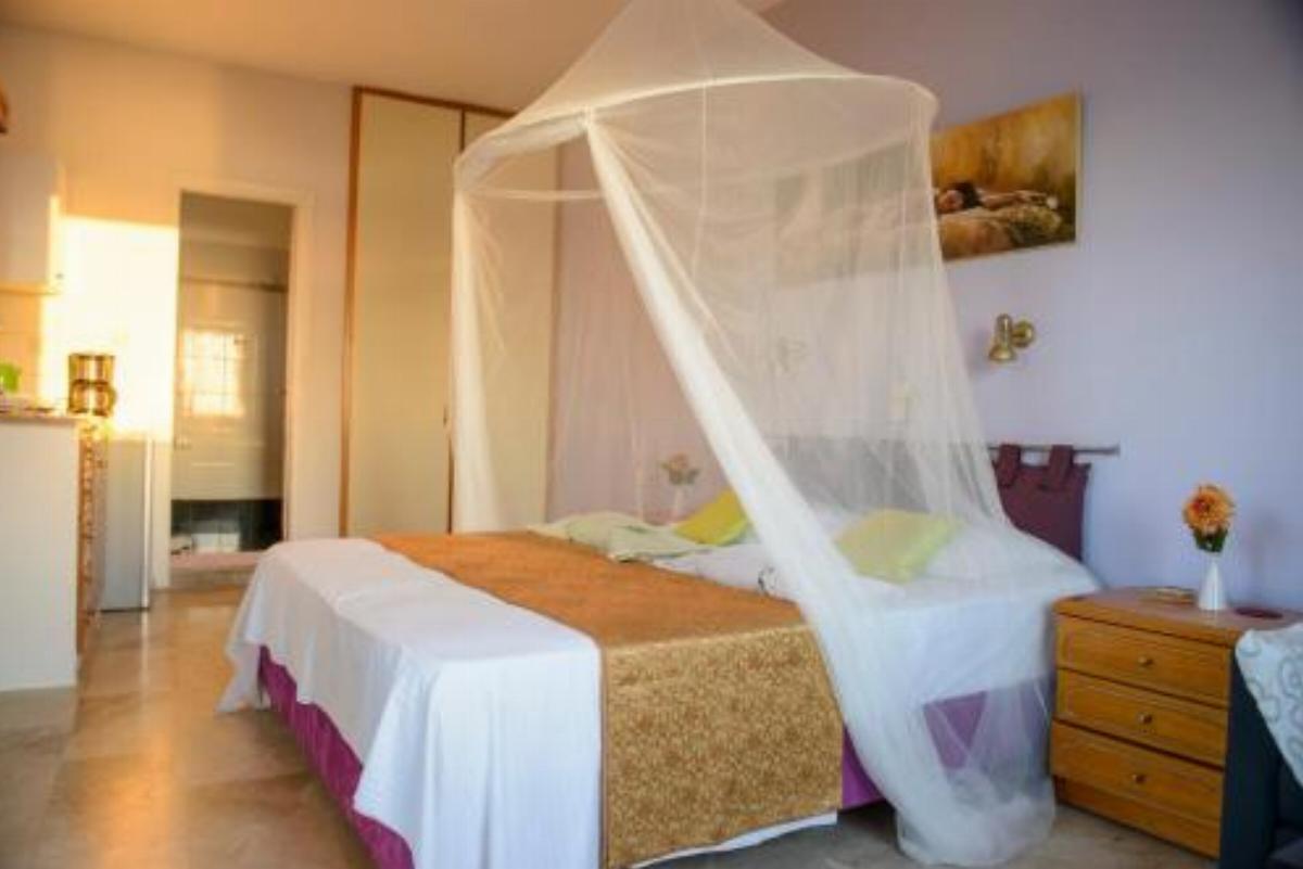 Myrties Honeymoon Apartment Hotel Mirtéai Greece