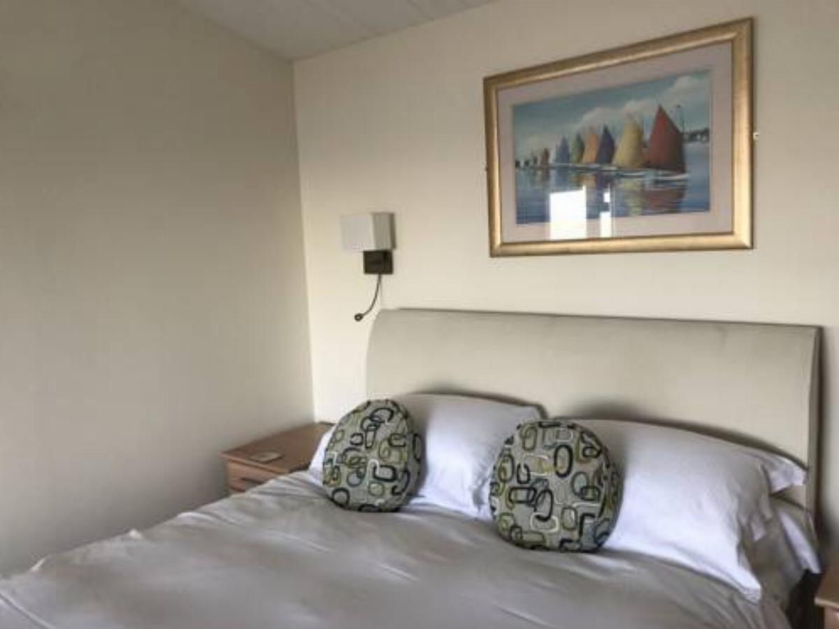 Pebble Lodges Hotel Gurnard United Kingdom