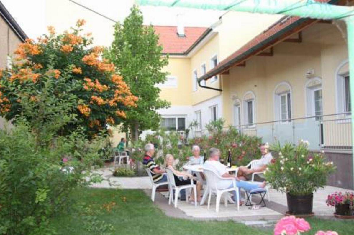 Pension & Weingut Storchenblick Hotel Illmitz Austria